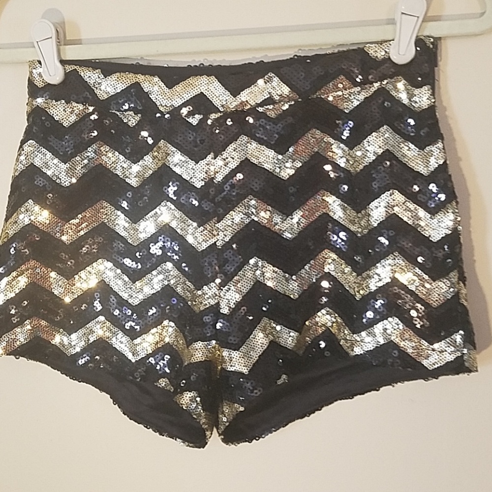 NWT full sequin shorts forever 21